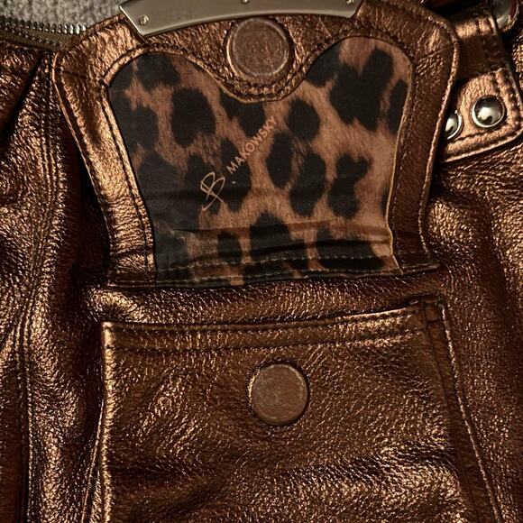 B Makowsky Large Bronze/Copper Metallic Leather Shoulder Handbag - Picture 6 of 9